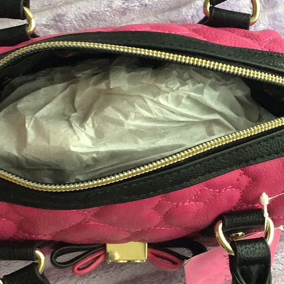 Betsey Johnson🩷🖤mini barrel purse - Picture 4 of 14